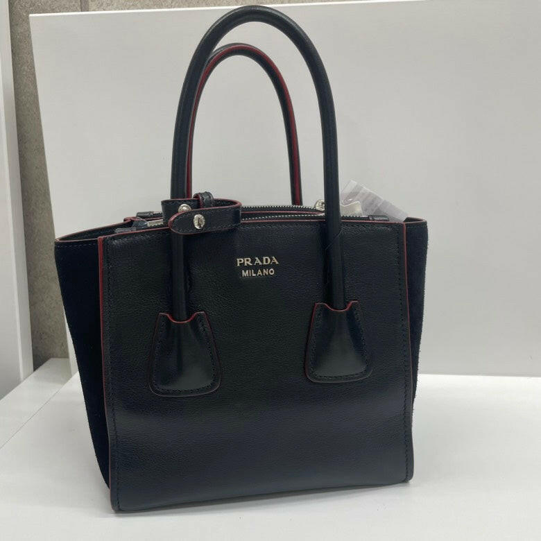 Buy IYKYK Rouched Chevron Black Leather Handbag at Best Price @ Tata CLiQ