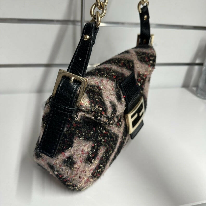 Fendi Chain Shoulder Bag - ShopShops