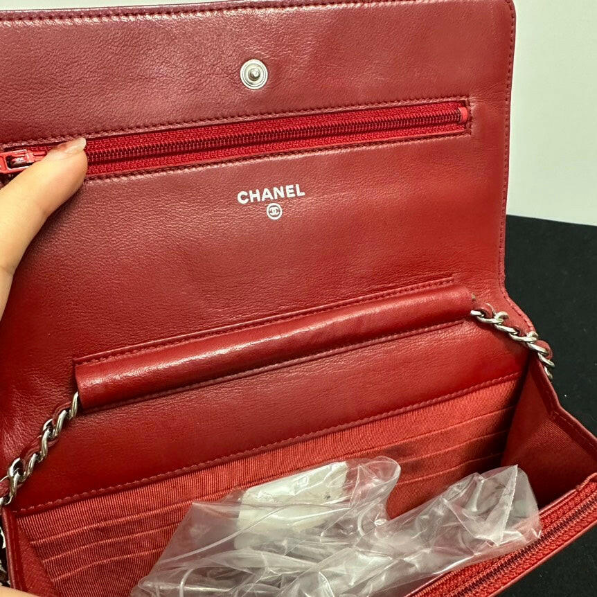 Chanel Leather Shoulder Bag - ShopShops