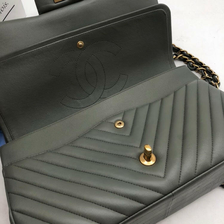 Chanel Jumbo Classic Flap Shoulder Bag,Grey,Leather - ShopShops