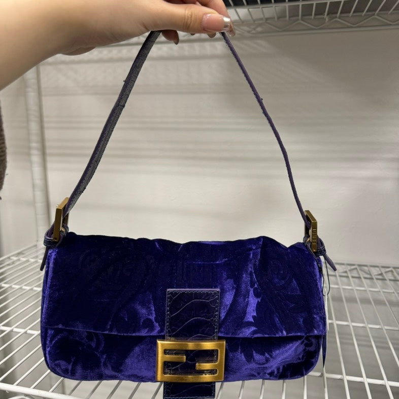 Pre-Loved Fendi Baguette Velvet Handbag 144587 - ShopShops