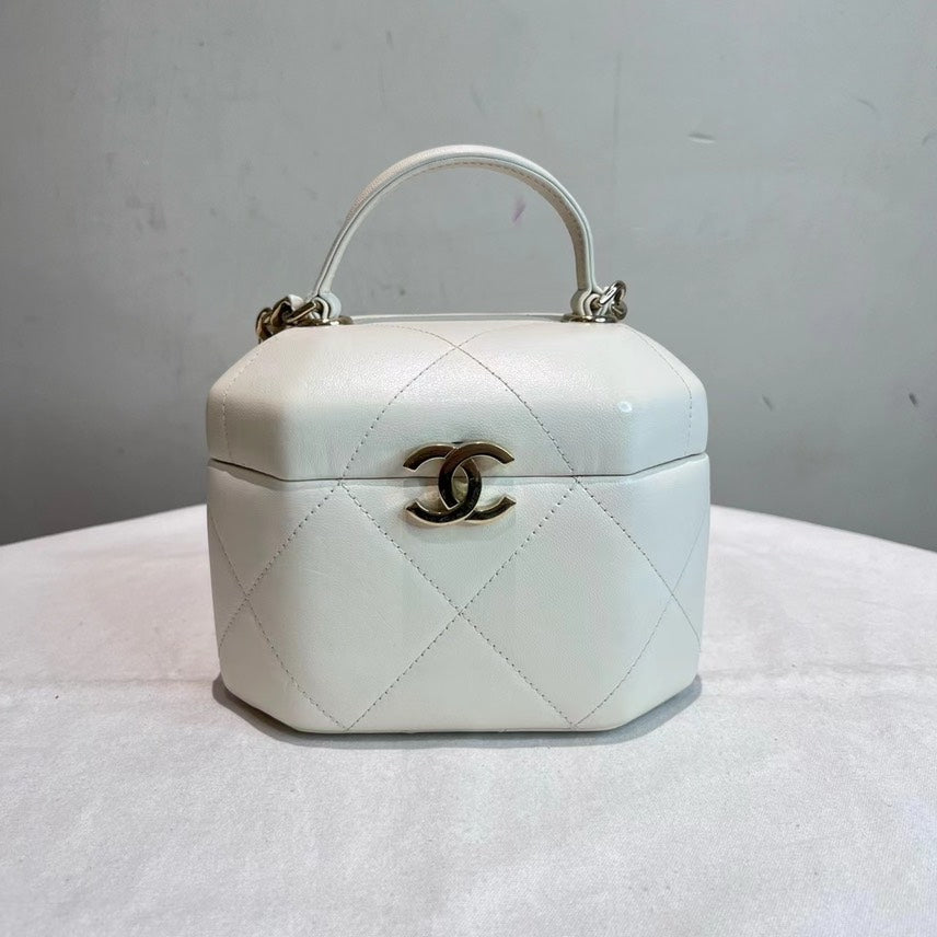 Preloved Chanel Box - ShopShops