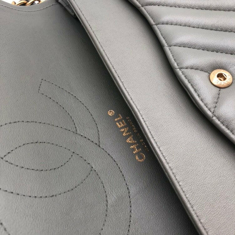 Chanel Jumbo Classic Flap Shoulder Bag,Grey,Leather - ShopShops